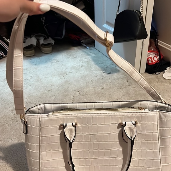 White purse - Picture 2 of 4